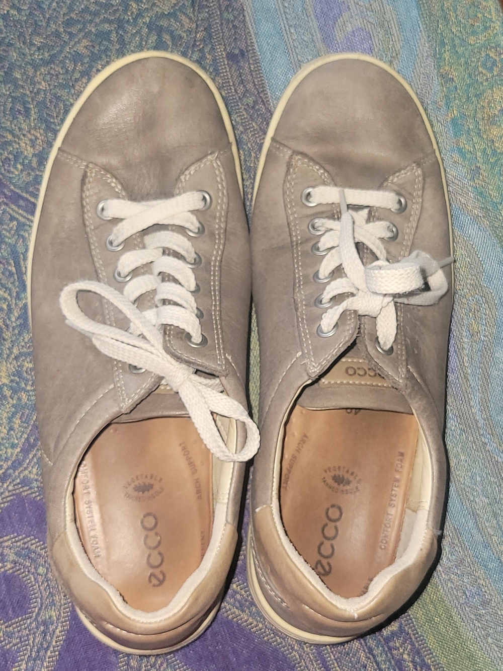 Ecco Leather Lace-Up Sneakers in Taupe and White